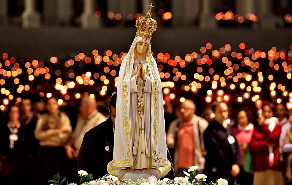 Free_as_a_bird_'s tweet photo. Madre del cielo, ruega por nosotros. Todos juntos por @RadioMariaSpain #13demayo #Fatima2015 #mariathon2015 http://t.co/Xb2wRri0kJ