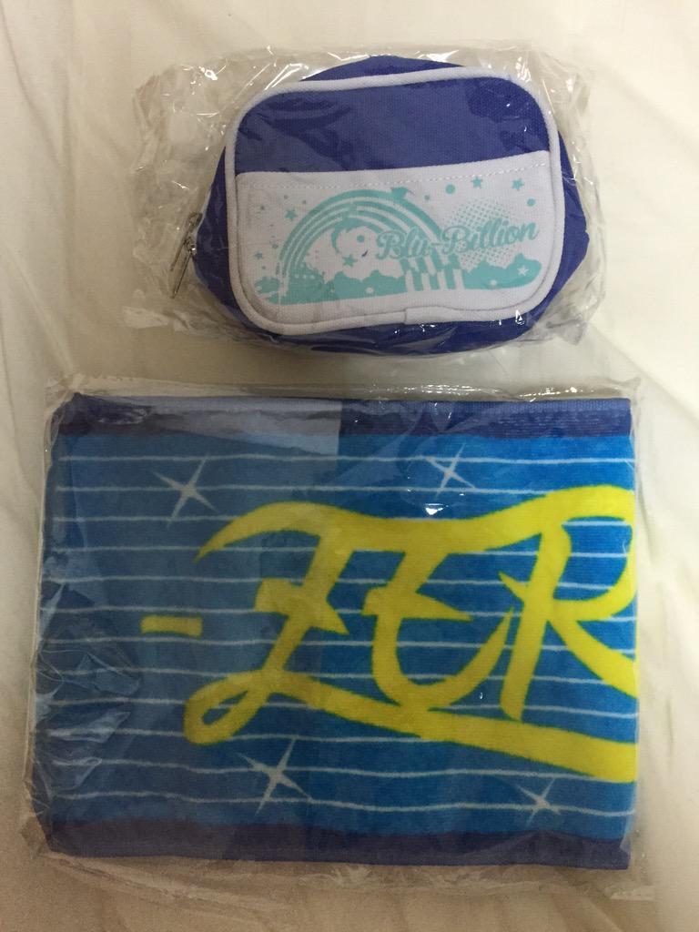 torihikiii1210's tweet photo. 【拡散希望】
こちらのBlu-BiLLioNのグッズお譲りいたします。
新春治外法権の福袋に入っていたものなので値段は相談で決めたいと思います。 http://t.co/DIDPSflpE9