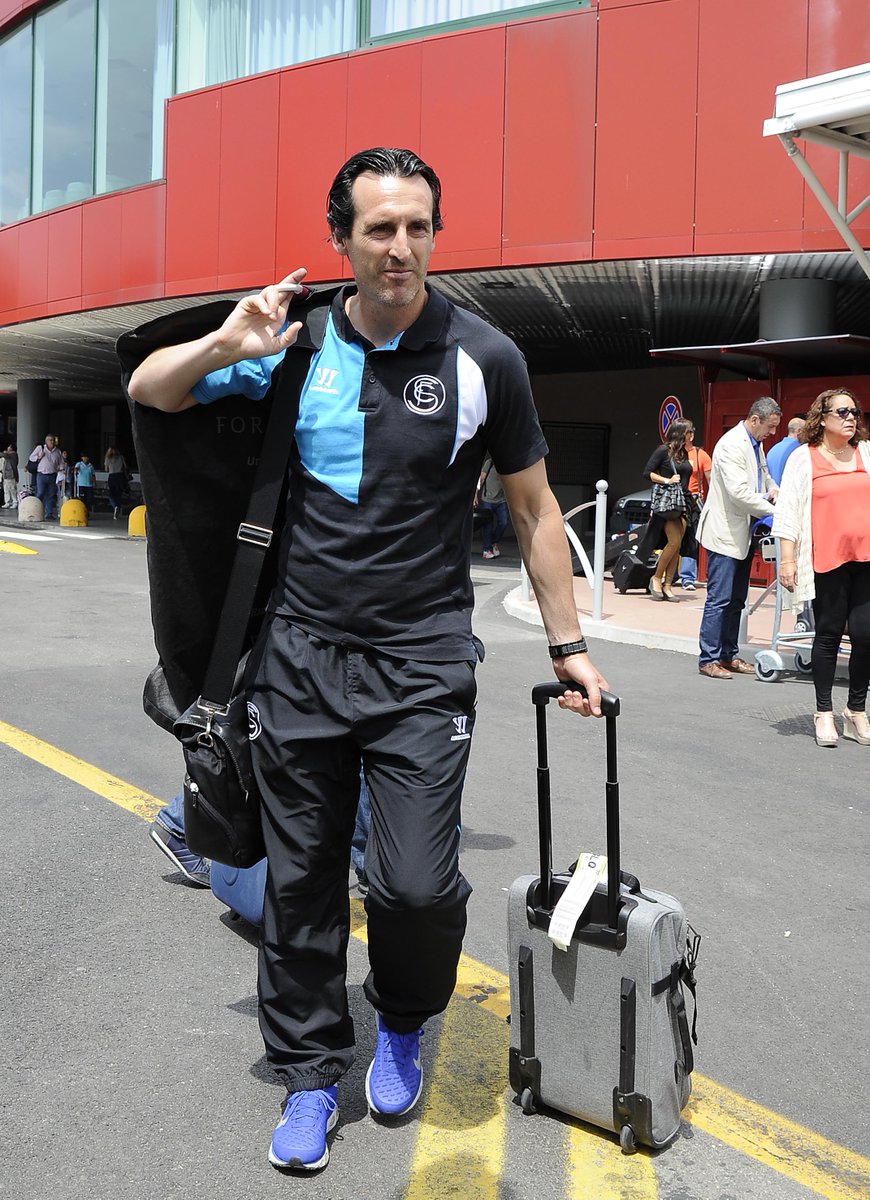 SevillaFC's tweet photo. El #SevillaFC ya está en Italia http://t.co/TBxj9wQezQ #vamosmisevilla #RoadtoWarsaw #UEL http://t.co/EYskTeJibw