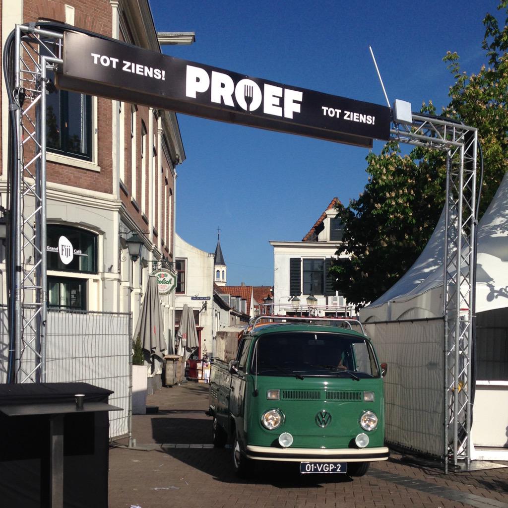 basrijdt's tweet photo. De #sigaar met een nieuwe klus: 37 jaar oude #VW #T2, vers omgebouwd tot #Cigar #Bus, naar elk #event brengen. Gaaf! http://t.co/uzBjKU6IZe