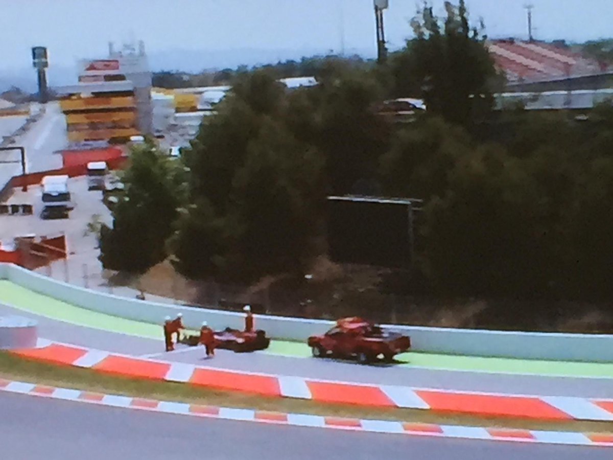 ianparkesf1's tweet photo. A second red flag of the day at the #BCNTest as @carlosainz has stopped at the entry of the pit lane http://t.co/D45Ay9vezu