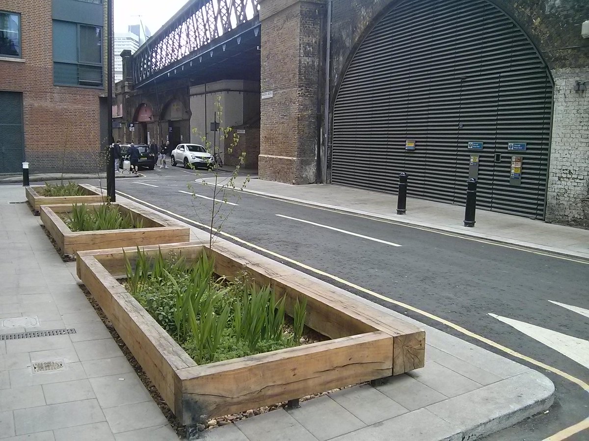Great photo of how urban greening can be incorporated along #thelowlineLDN - this is Warden's Grove #raingarden #SE1