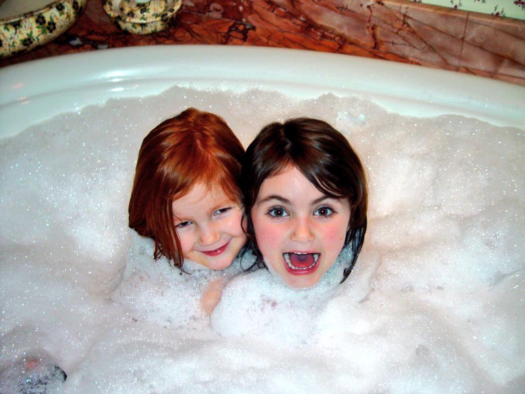 emmma_simpson's tweet photo. HBD TO THIS GEM! thankful for this wonderful lady whose put a smile on my face since the beginning...Love you! 💗😘😁😜💜 http://t.co/vsoHkbWExi