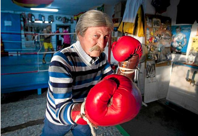 Version_TVE's tweet photo. ¿Conoces a Antonio, el Bigotes? @boxeobigotes 3 Minutos: https://t.co/IpE6MqzM6x Amplio reportaje #VersionAlacran http://t.co/yvRkeKgeiT