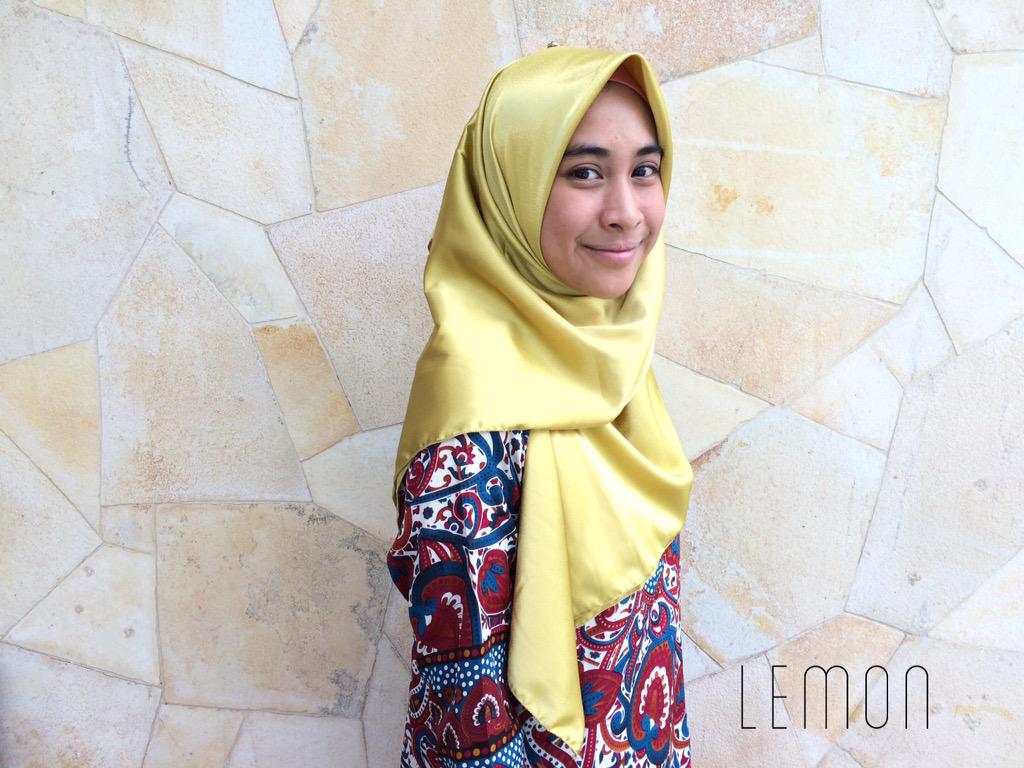 hijabalaya's tweet photo. Square scarf. Rm18 . Material dull satin crepe http://t.co/aGwsog797x