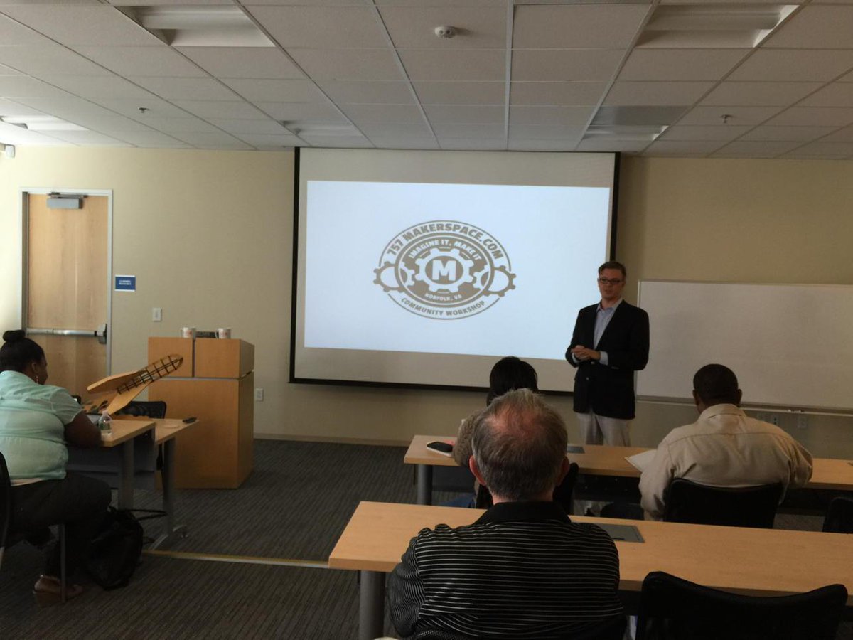 zackmillersays's tweet photo. Shout out to my man @beauturner pitching @757Makerspace @1MillionCupsVB #1mcvb #startnorfolk http://t.co/KGAgNoLvBR