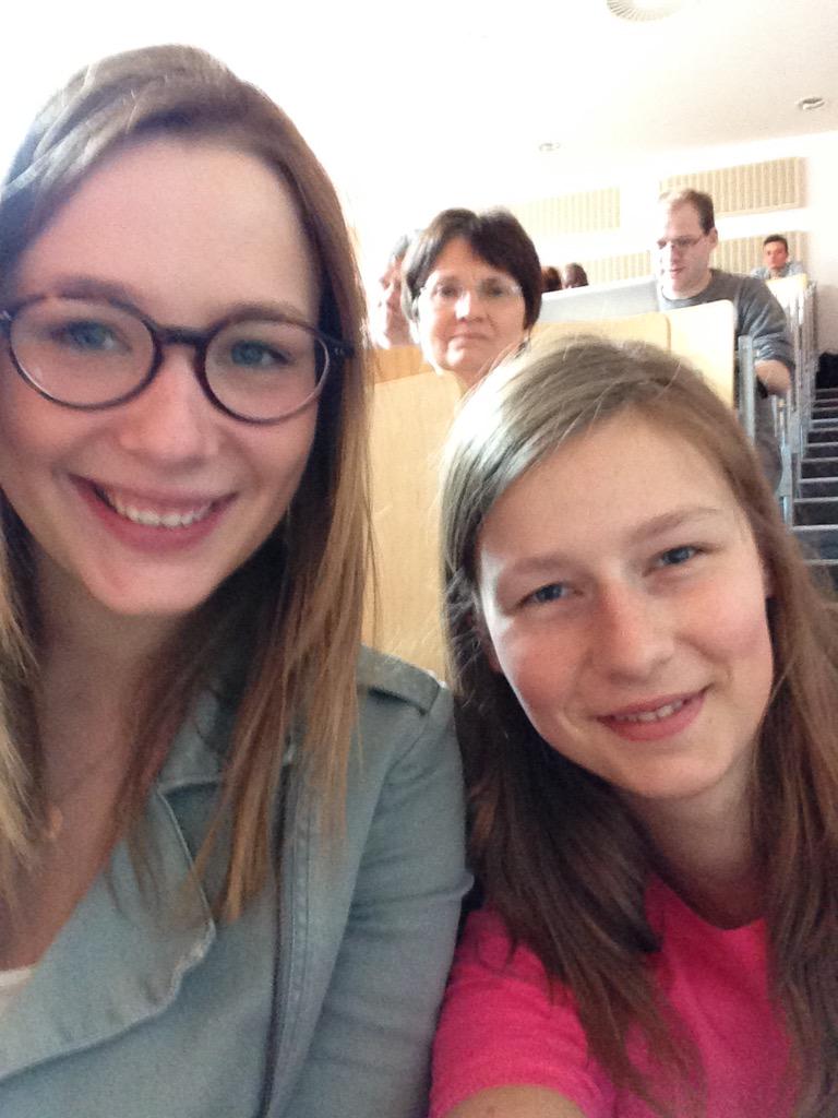 RosMeg1's tweet photo. @RosMeg1: Selfie a la conférence "Behind the Selfie" #conferenceEAM #NUITDESMEDIAS15 http://t.co/yDa3ffeZx9