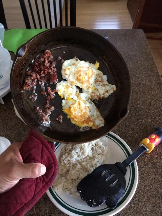 JungleJeffV's tweet photo. Fried pate n eggs over garlic fried rice... BAM!!! http://t.co/4a0l7f2YFR