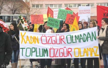 hdpege's tweet photo. 14 Mayıs / 19:00 da Leman Kültürün önünde ''Ferinaz Kadın Kimliğidir. Kadın Kimliğine Sahip Çık''  yürüyüşü olacaktır http://t.co/EPRWXbUYkJ