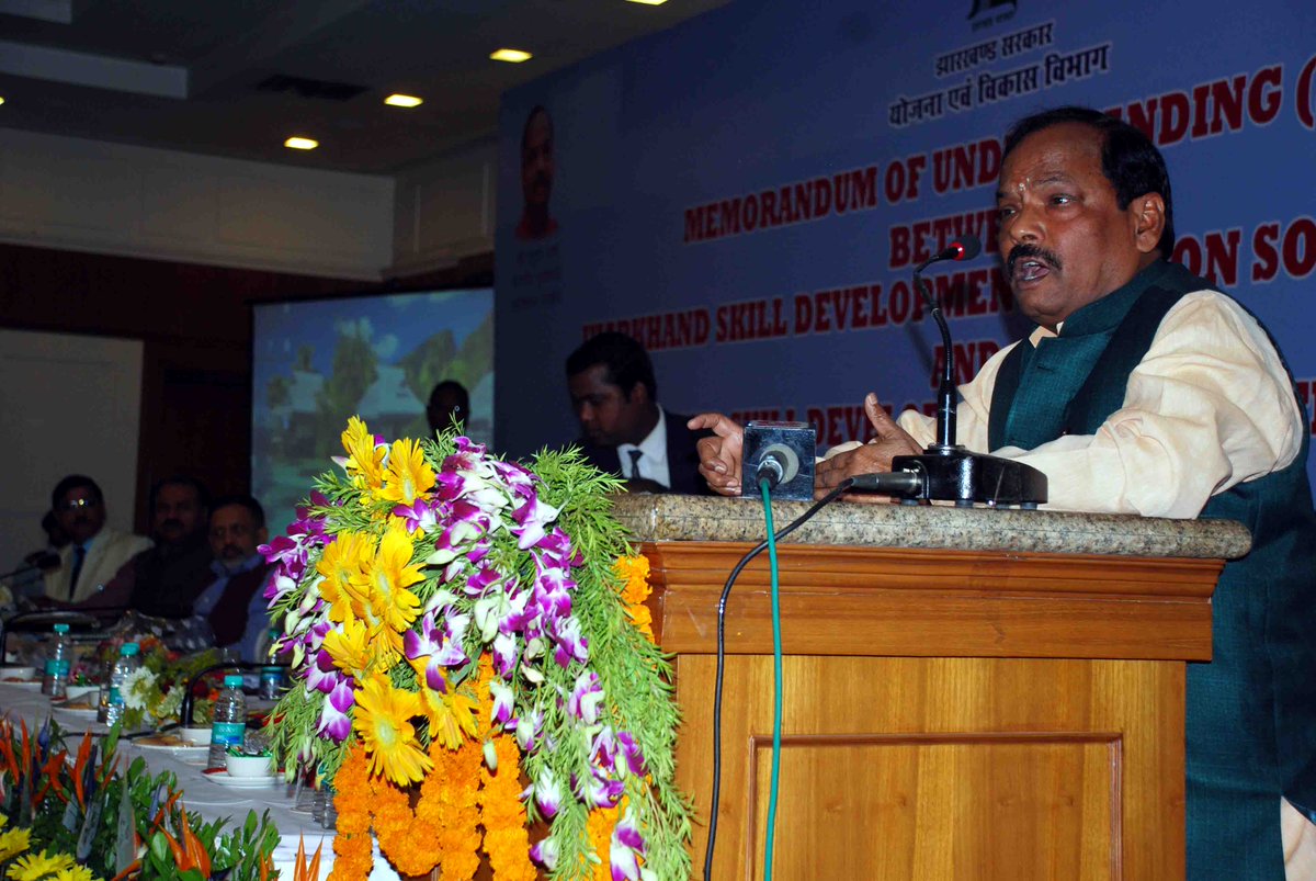 skilljharkhand's tweet photo. Hon'ble CM Shri. Raghuvar Das, speaking on Importance of Skill Development at the MoU signing Ceremony. http://t.co/FH1lxslQI3