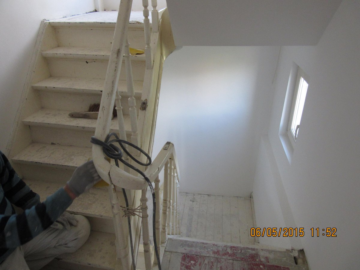 JeanGrell's tweet image. Rénovation complète d'une maison modeste : Plâtrage des murs (suite)