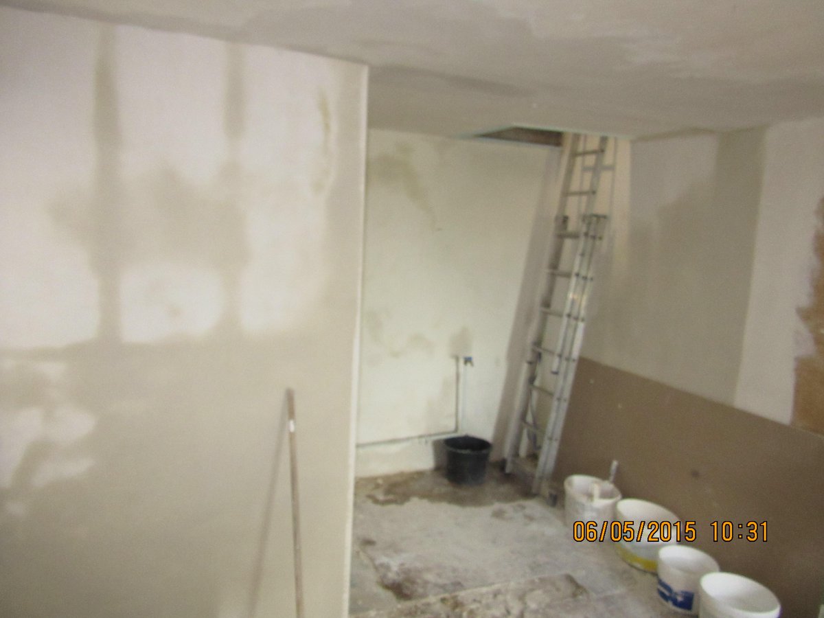 JeanGrell's tweet image. Rénovation complète d'une maison modeste : Plâtrage des murs (suite)