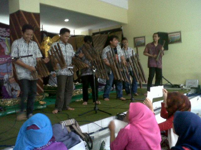 Cc: <a href="/Himalaya_JKT/">Himalaya_djakarta</a> "<a href="/postar_uinjkt/">POSTAR UIN JAKARTA</a>: Performance dr Himalaya Calung Simfoni "