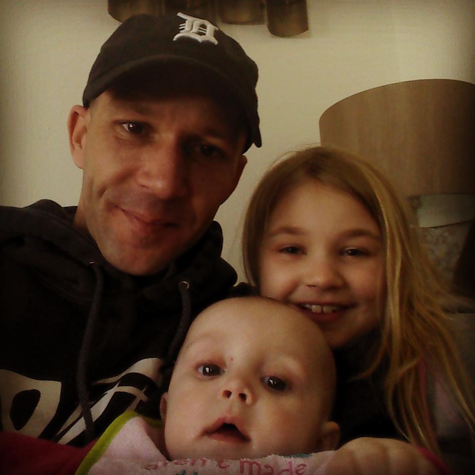 johnnyshamrock1's tweet photo. @gofundme , #chechthisout #please #give #donate #family #tinyhousehunters #tinyhomes http://t.co/HLByKqblL9
