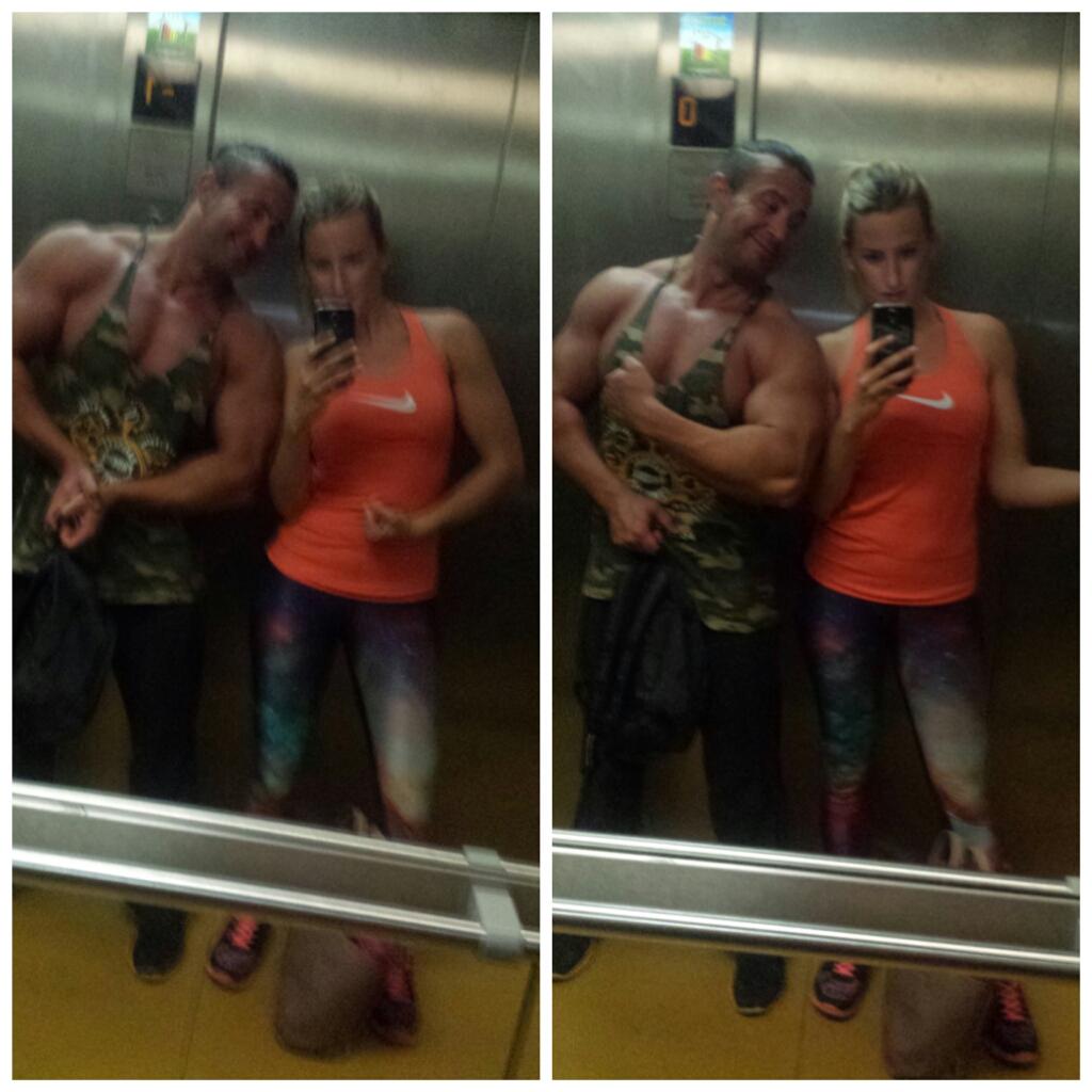CuaMarta's tweet photo. Happy couple :) http://t.co/ZnnlJR5i3Q