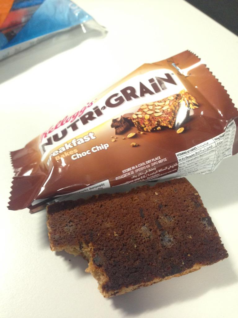 A_JMorgan's tweet photo. @KelloggsUK not happy with my BURNT nutri-grain.. If revision wasn't bad enough! 😢 http://t.co/GvQlpN59ik
