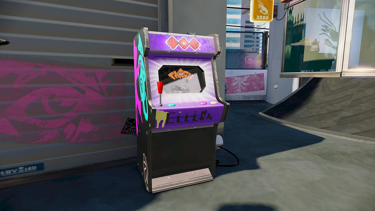 Splatoon スプラトゥーン 広場の一角に置かれた昔懐かしいアップライト筐体 ここでは80年代の香り漂うミニゲームを遊ぶことができるそうだ オンライン対戦のマッチング中にも同じゲームで遊ぶことができるらしい シンプルな内容だが 意外とクセに