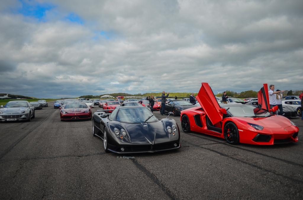 Just_Jo_0k's tweet image. Supercars &amp;amp; Hypercars for days! #Hypermax @VMax200mph @autovivendi