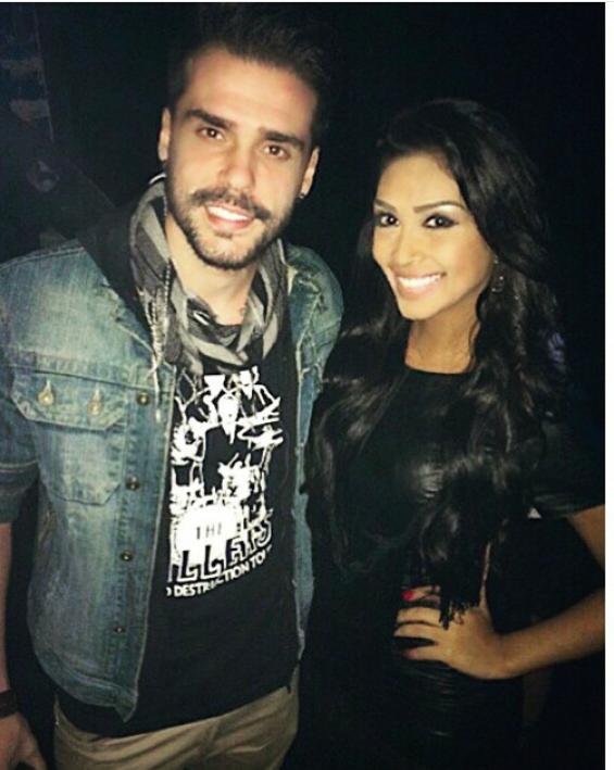 sampaio_gleice's tweet photo. #RayManda
Gente que foto maravilhosa, formam um lindo casal,mais que pena que não rola
#AmandaDjehdianNaRoyalClubSP http://t.co/7o2lPLkyu0