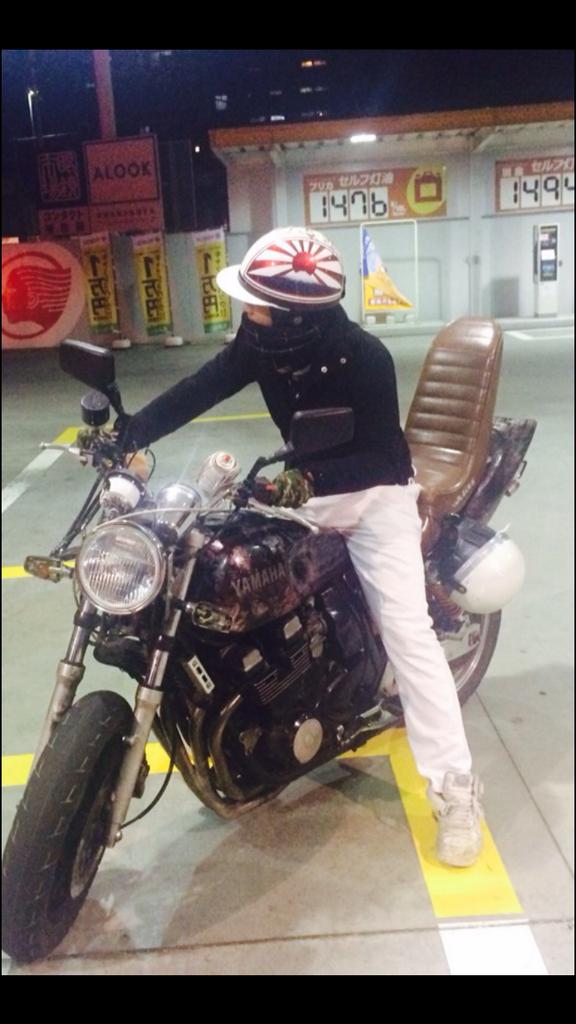 tomorogishouta6's tweet photo. 俺の三段パクったんだれ？
ほんまに！うっとうしい！
ほんまに！大事にしてるやつやのになんでそんなんするん？はらたってしゃーない！
頼むかはみんな探して
茶色で後ろに魔人ってかいてる！ http://t.co/G7E9PzUKyI