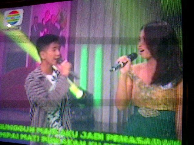 OlhanRizky's tweet photo. @DA2_Ridho karaoke @DT3rong_ID #3monthSupport2R http://t.co/VQB2PujHdz