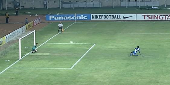 TheAFCGL's tweet photo. 90' Goal for @persib through Konate. 3-2 #AFCCup2015 #PEBvAYE http://t.co/xAViDE7dyt
