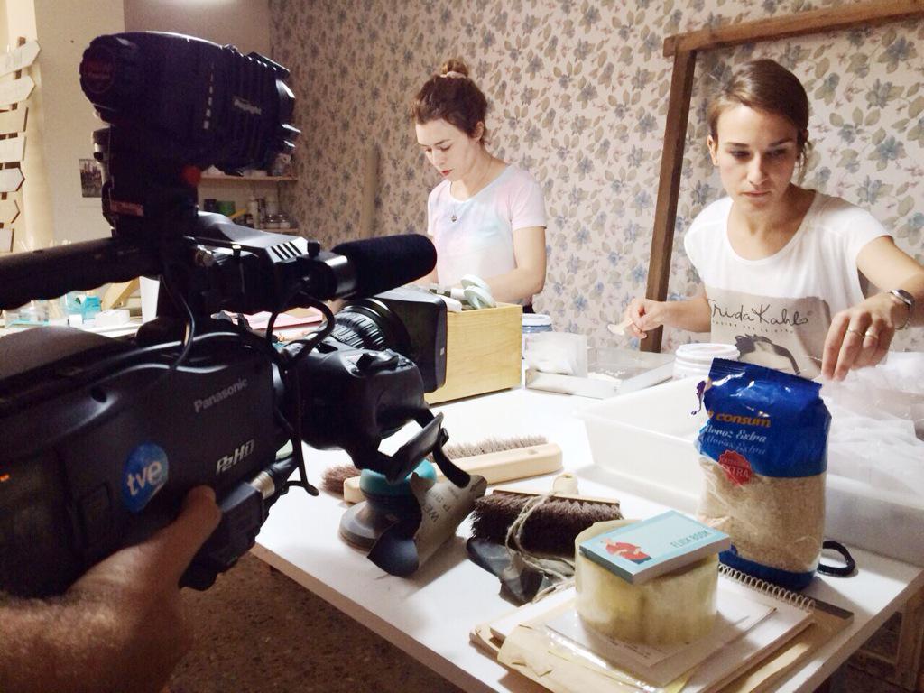 pepasparty's tweet photo. A las 14h en @rtve (C.Valenciana)un repor sobre @reinventhadas del que formamos parte! Yihau!@MyBALANS #hombrecactus http://t.co/TeLhDnGL3j