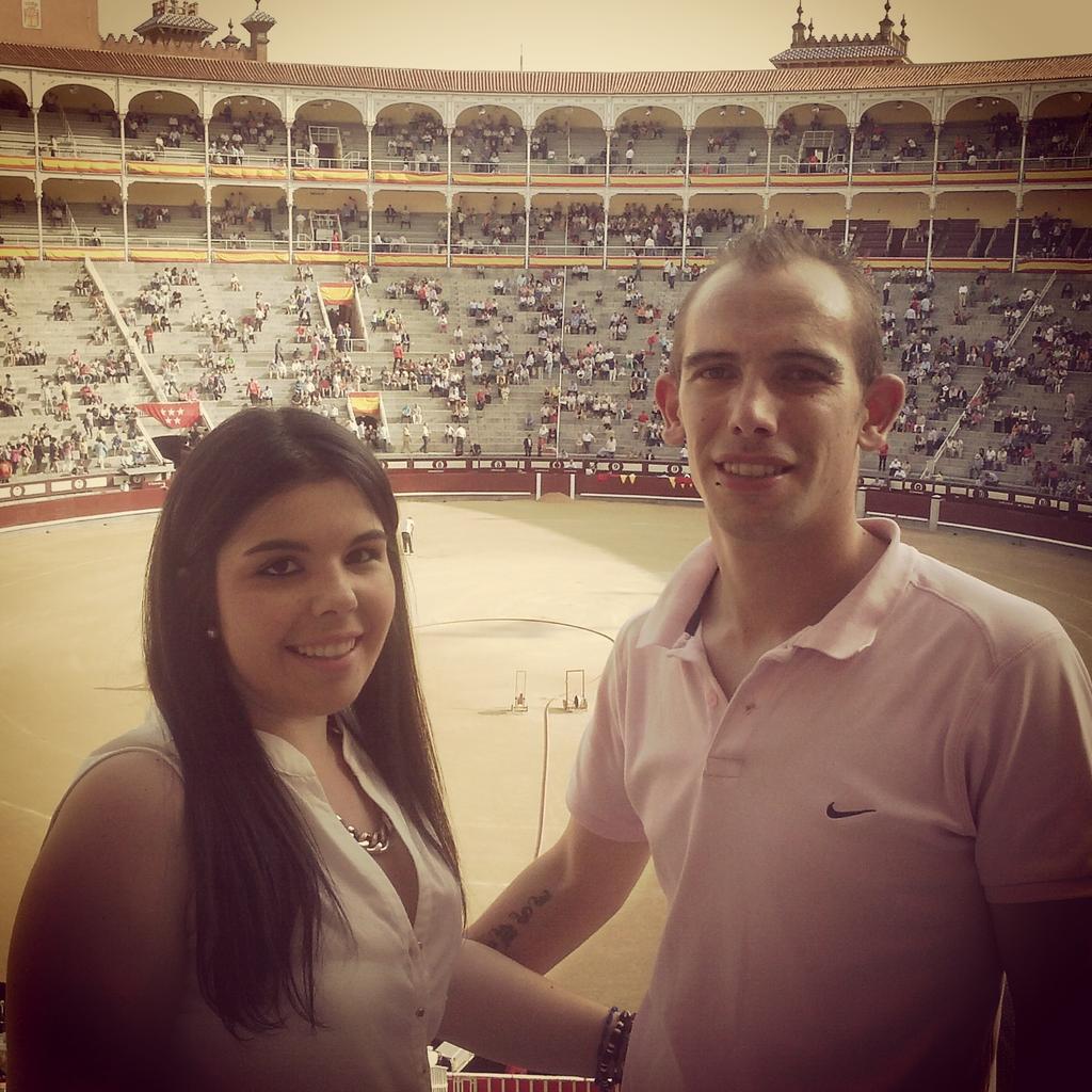 almudha's tweet photo. Ayer tarde de toros por madrid con @ismaelchinchoon. #lasventas #tequiero http://t.co/Q4tGwI6FNR