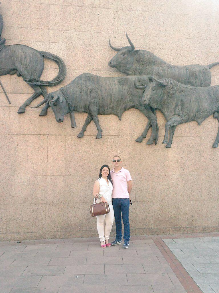 almudha's tweet photo. Ayer tarde de toros por madrid con @ismaelchinchoon. #lasventas #tequiero http://t.co/Q4tGwI6FNR
