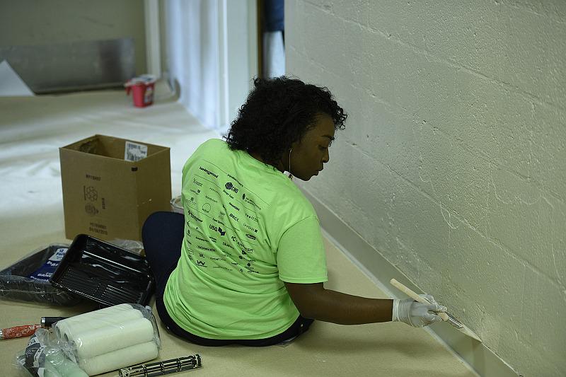 AECCares's tweet photo. The volunteers at #projectAtlanta are painting, assembling and landscaping. http://t.co/QrssZu6vsl