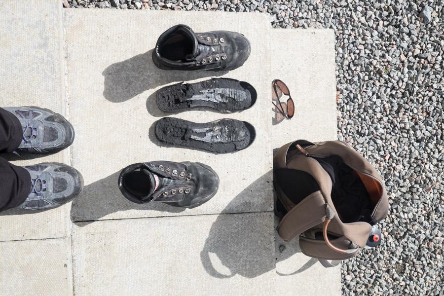 lesleychalmers's tweet image. 20 minutes up the hill and my boots fell apart. Returned to base for refit :-(((  #scotland  #holiday  #bootfailure