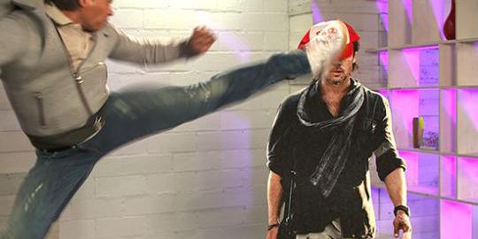hongdotmy's tweet photo. [VIDEO] Watch martial-arts master Tony Jaa takes down Brad Pitt &amp; other celebs! Watch here » http://t.co/EQvXGBmw6i http://t.co/QCC0eEFAAI