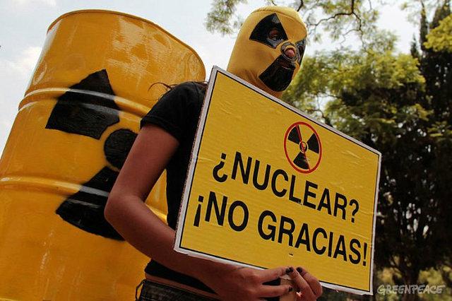 stopestic's tweet photo. No aprenden!. Japón prevé menos energía solar y más nuclear http://t.co/x1zd1BrH9D http://t.co/XTblrb70Tw