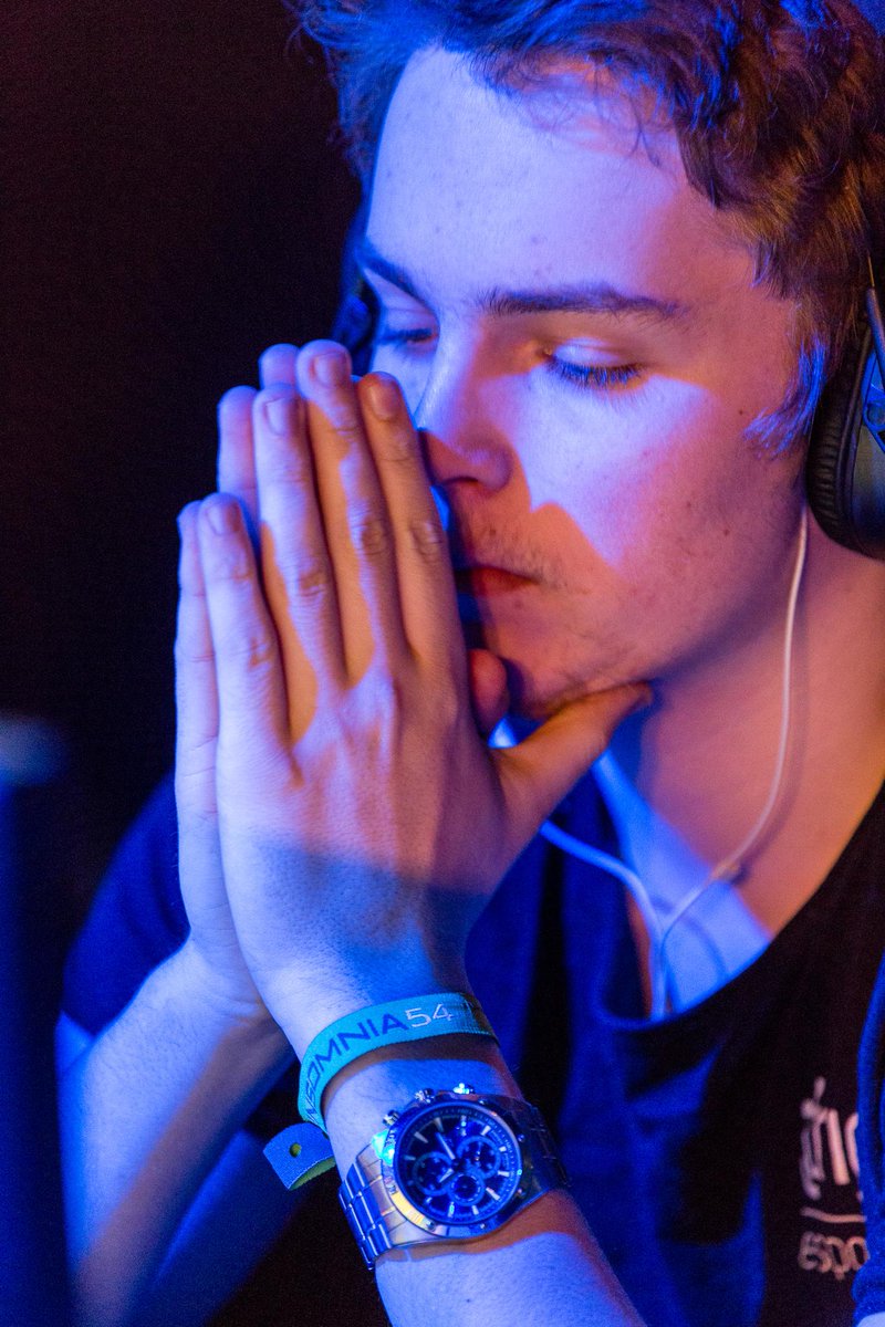 BelongEsportsUK's tweet photo. The Many Faces of Esports (from #Insomnia54 @MultiplayEvents) http://t.co/e4Yvvxz6XU