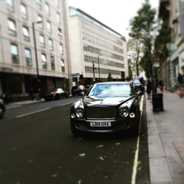 PragGargatte's tweet image. Perfect sky to park under #Bentley #CarTrails #london ift.tt/1zZj1HP