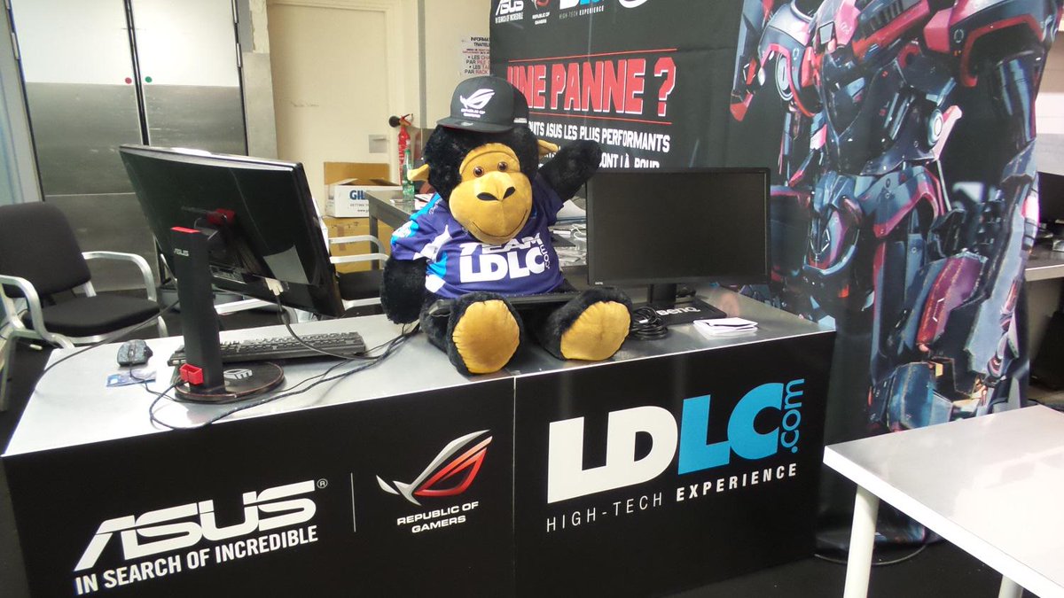 LDLC_Apou's tweet photo. Bien rentrés de la @DreamHackFR les copains ? J'ai bossé comme un fou moi ! Vivement demain :D @TeamLDLC @ASUS_ROG_FR http://t.co/znxMETwcF4