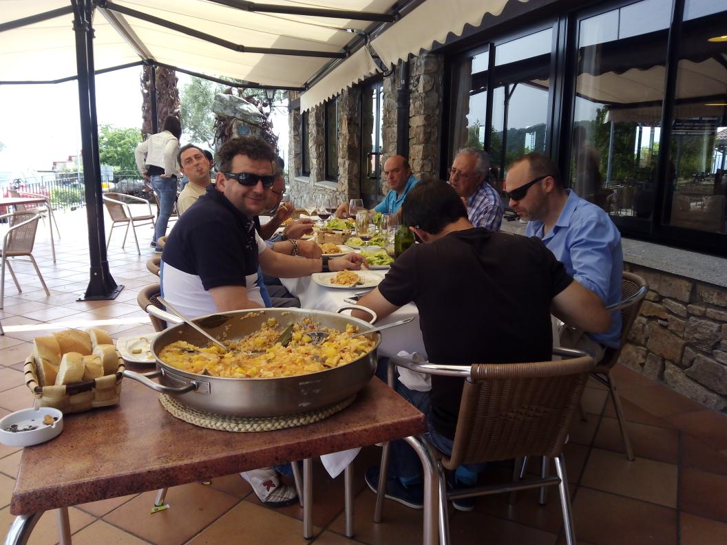 Comienza el verano con una buena comida entre amigos
