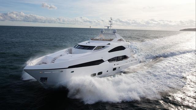 boatint's tweet image. .@Sunseeker_Intl luxury yacht Vivid Blue for sale ow.ly/MT1TJ