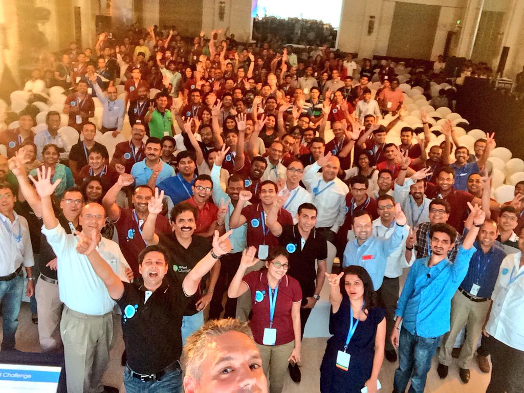 ozdane's tweet photo. 800+ people. One amazing @IntuitIN team. One enormous selfie! #OneIntuit #CTOF2015 http://t.co/sUAp4sTFAX