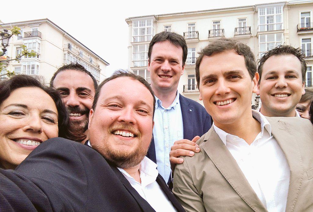 <a href="/CsCantabria/">Ciudadanos Cantabria</a> pide cambio !!! <a href="/Albert_Rivera/">Albert Rivera</a> <a href="/rubn_gomz/">Rubén Gómez</a> <a href="/EstebanMarPoo/">EstebanMartínezPóo®</a> <a href="/david_gonz_diaz/">David Gonzalez</a> <a href="/Nacho_herman/">Nacho Hernando</a> <a href="/monluezas/">Mon Luezas</a>