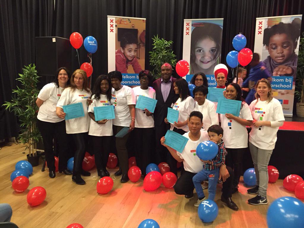 EricaFrohwein's tweet photo. Campagne voorschool=voorsprong nu officieel van start! Wat een toppers zijn deze voorschoolambassadeurs! http://t.co/bd5MqcYvMm