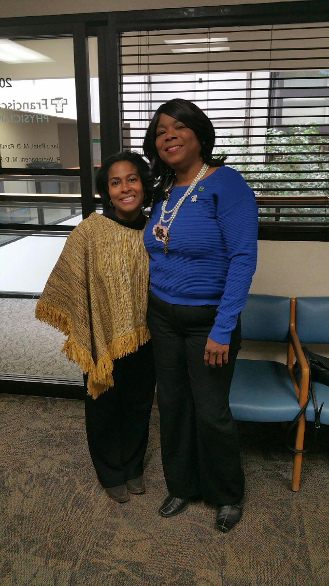 mrpr's tweet photo. @TashaRansom1 with @Monicafox99 #imendingthewait #prayersforhope http://t.co/AhgnJQJMEG