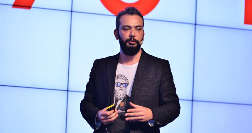 MediaCat's tweet photo. .@onedio Kurucusu @kkaank #DASummit15'te anlattı: Native reklamın 5 emri http://t.co/dYf0hA97aW http://t.co/GvF1IYkwmV