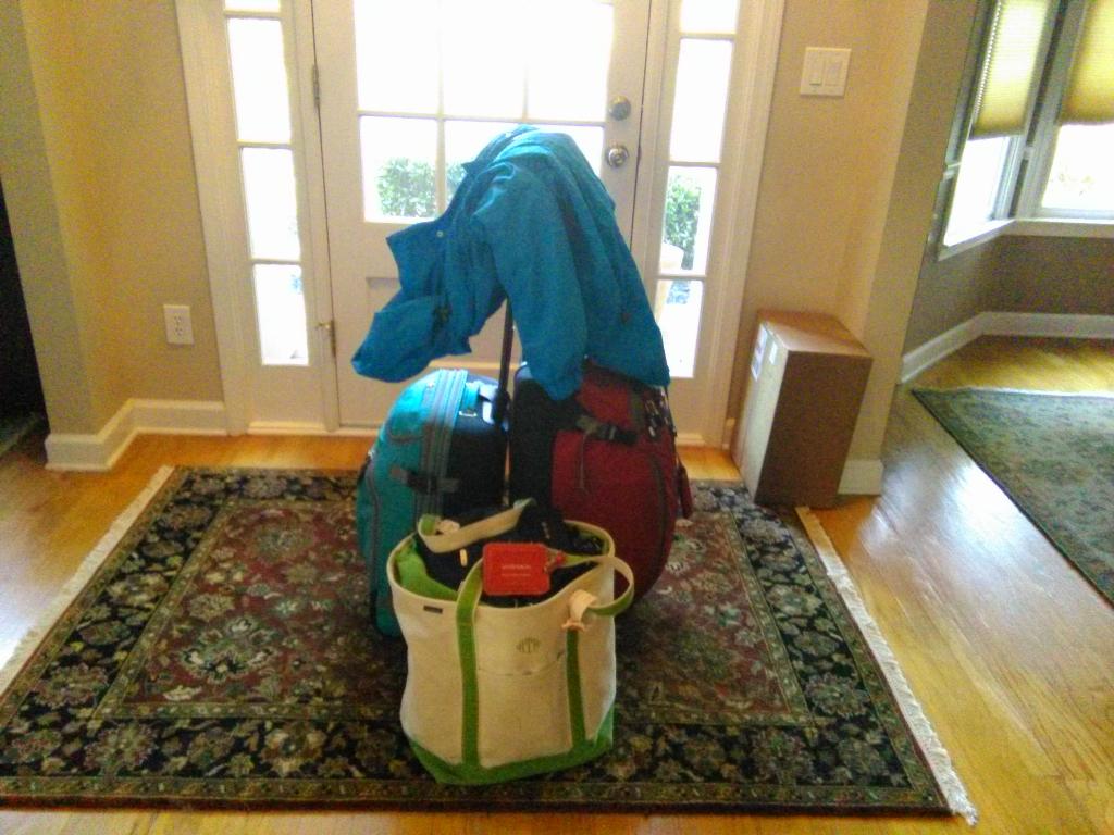 rtidwell730's tweet photo. Yep. This is how much luggage it takes me to get to Scotland for over two weeks. #Albaorbust @UKOutlanderGath http://t.co/IZkj0ocwbF