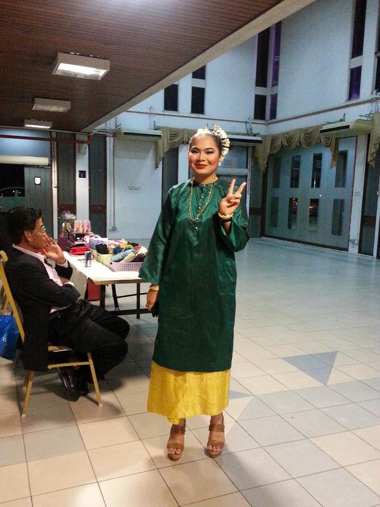 MDV2015UiTM's tweet photo. Kitaorang punya ketua project pun dah siap cantik bergaya untuk dance malam ini.  Ayuh semua datang! http://t.co/Uzh9oKP7kA