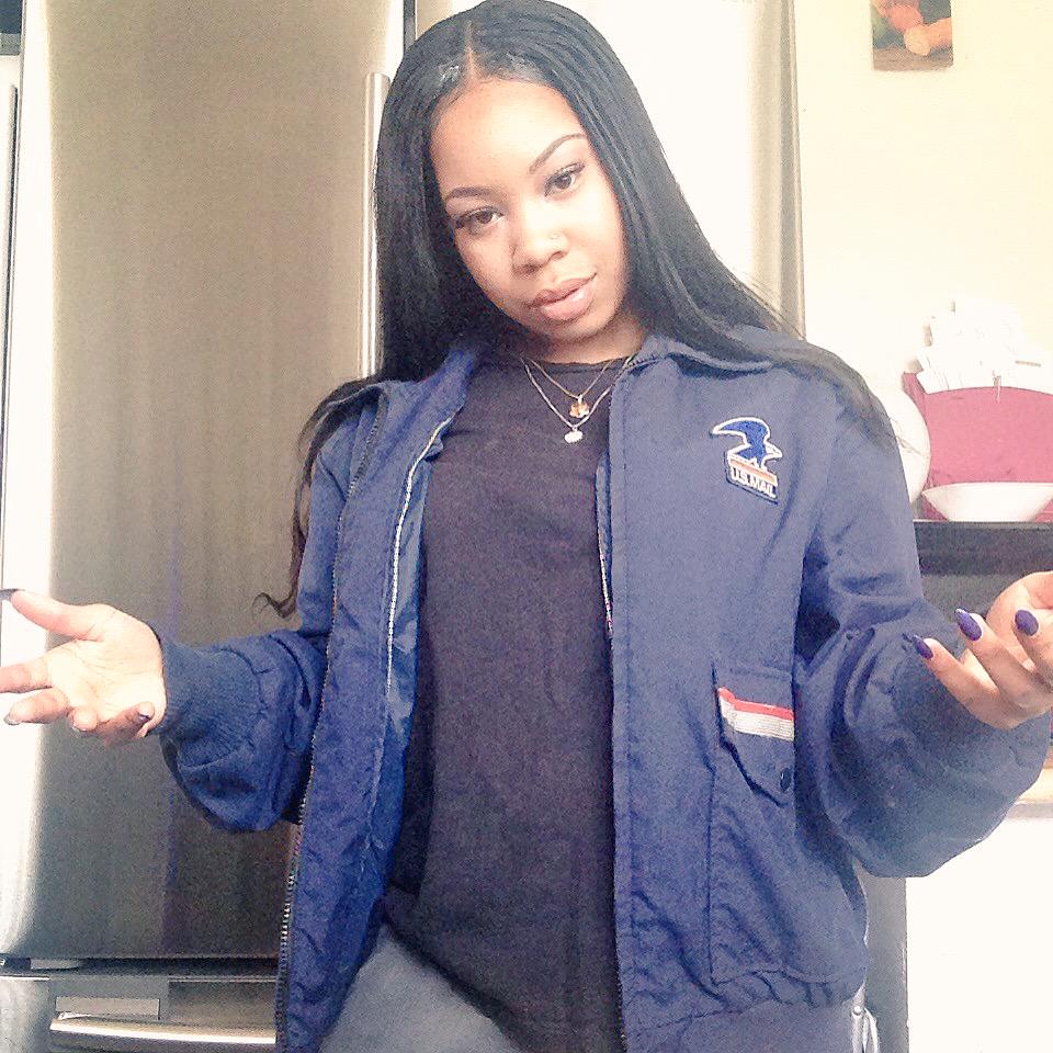 killahdeeja's tweet photo. Happy PLUGDAY to da ugly plug 🎉👑👸🏽🔌 http://t.co/rq9VBVbyvi