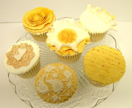 wackycakes's tweet photo. RUFFLE &amp; LACE  CUPCAKE CLASS THIS SATURDAY 16TH MAY
2.5 HOURS £40 10AM START http://t.co/2cn69SBikP