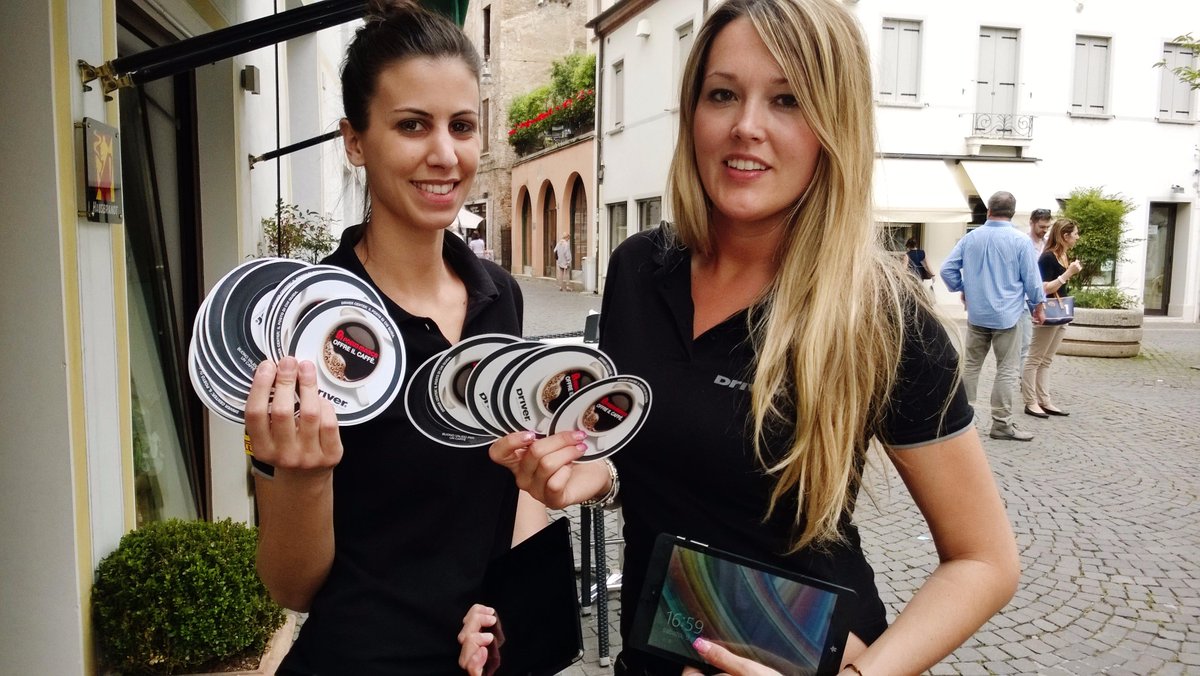 Fandango_Club's tweet photo. #StayConnected con @StoreAnimati!Hostess in forma smagliante all'inaugurazione del #DriverCenter Pneusmarca, Treviso! http://t.co/mpDx0S5GLz