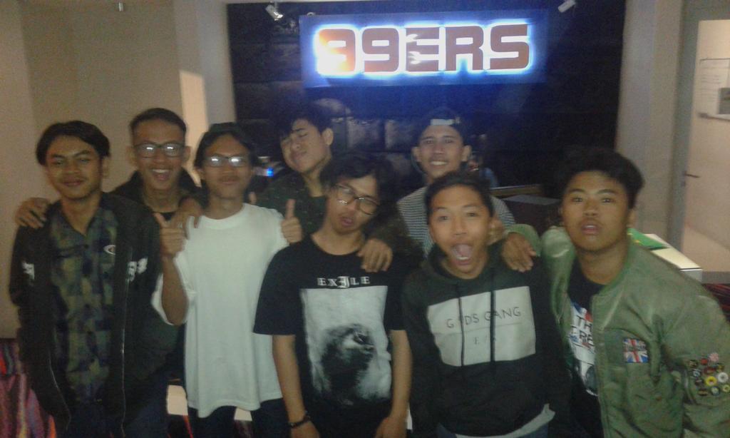 sembrono_07's tweet photo. On Air @99ersRadio_Bdg at 20.00, Our Community will coming up being a superstar at this night! http://t.co/xut5bHwA7v