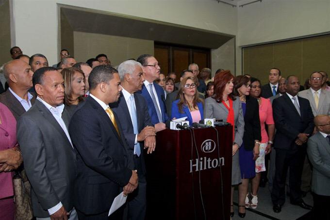 PelaezAndino's tweet photo. 433 miembros Comité Central del @PLDenlinea  respalda reforma Constitución- http://t.co/qZXHMtkSU7 http://t.co/5BZWSmzcie